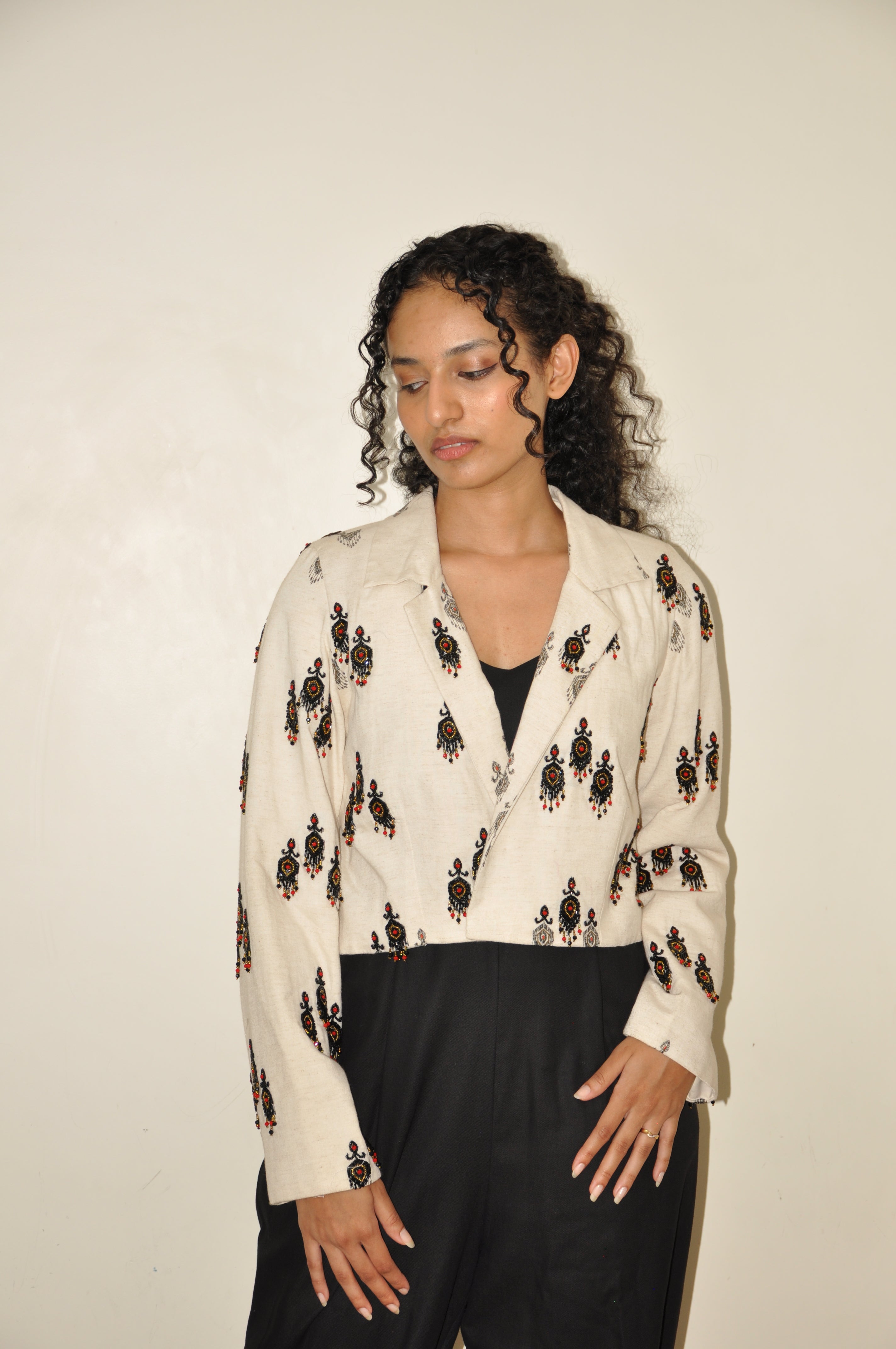 DINI's IVORY HERITAGE CROP BLAZER